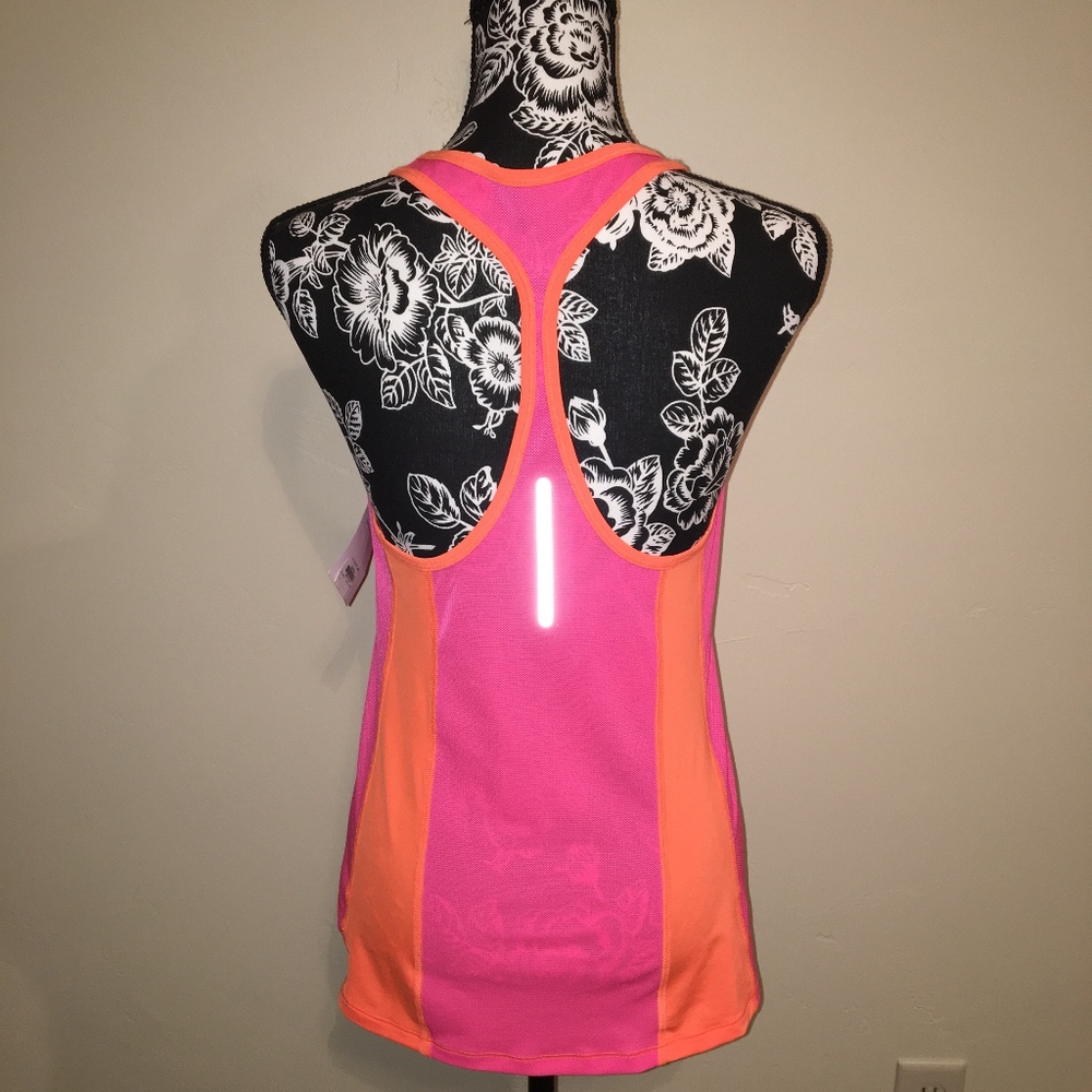 Adorable Victoria's Secret Sport Work Out Tank - Picture 3 of 4
